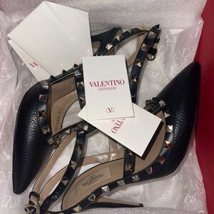 Valentino Garavani Rockstud Leather Pump
